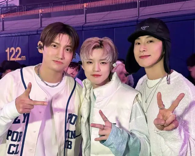 Hwaiting_LIVE's tweet photo. 「東方神起」、オープニングとエンディングを飾った「SMTOWN LIVE 2025」のバックステージ写真を公開 

🔗https://t.co/JSz89xLghz
#東方神起 #FTTS #ファニ #EXO #チャンヨル #NCTDREAM #チョンロ #SMTOWNLIVE2025 
韓流・アジアエンタメのニュース＆マガジンHwaiting!／ファイティン！ https://t.co/DINRLftJ1A
