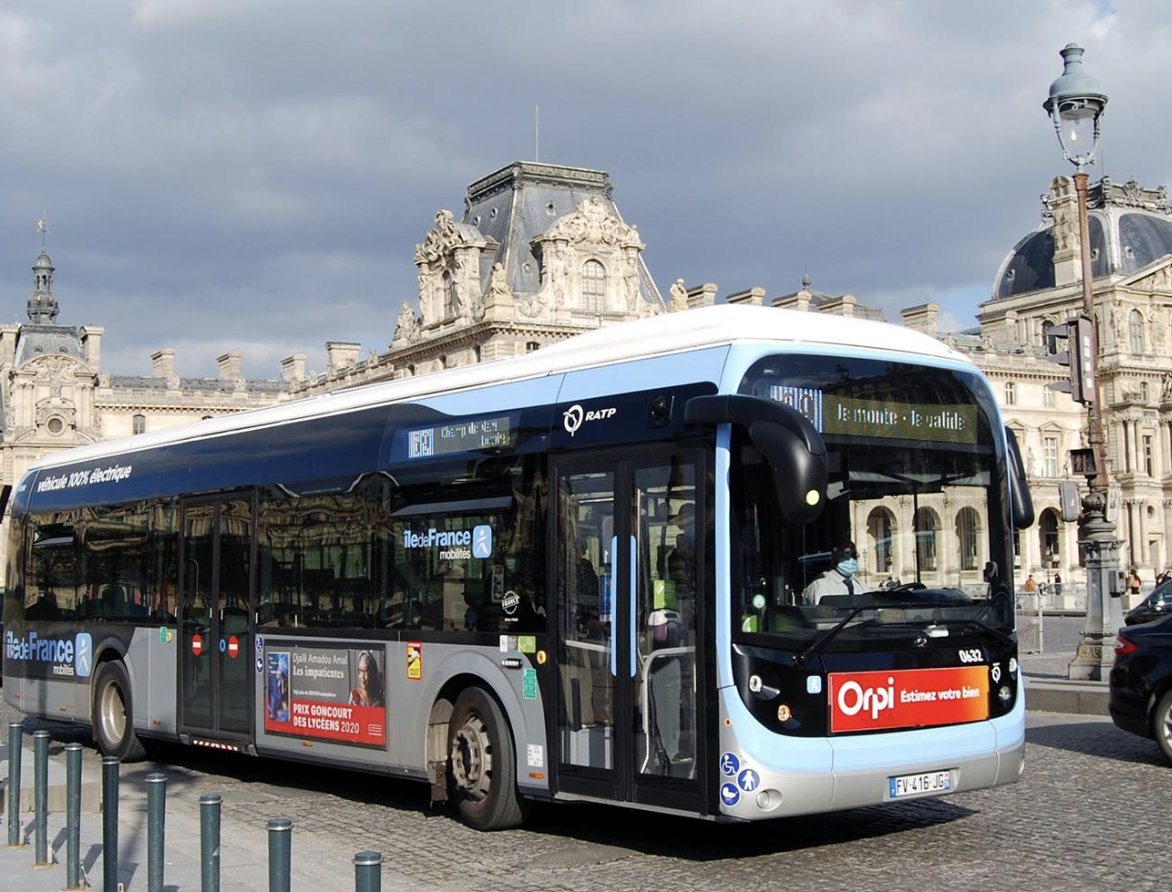Nous avons rendu gratuit l'accès aux transports en commun - et donc au bus - aux jeunes de -18 ans à Paris. Sans compter les voies de bus créés depuis 2020.  Côté bus, il y a encore du travail, mais il a déjà commencé depuis bien longtemps.