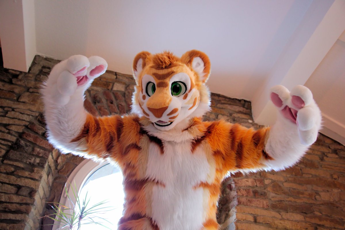 I'm on the hunt! for what actually?

📸 <a href="/Arcothewolf/">Arco</a>