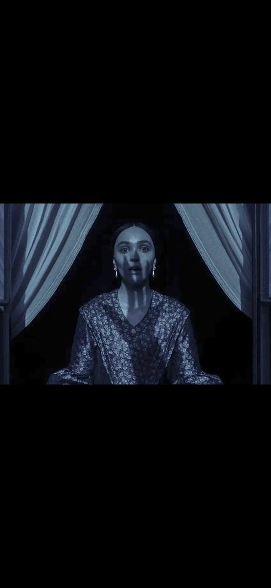 beccafrancess's tweet photo. Nosferatu (2024) é uma obra de arte visual. Eu senti toda a atmosfera gótica e melancólica entrando pelas minhas veias https://t.co/8spGvuKJ05
