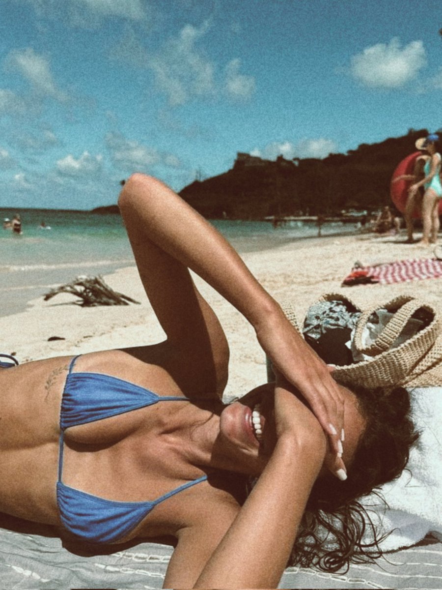 contritusnivis's tweet image. Minhas garotas brasileiras, Lívia e Ana!