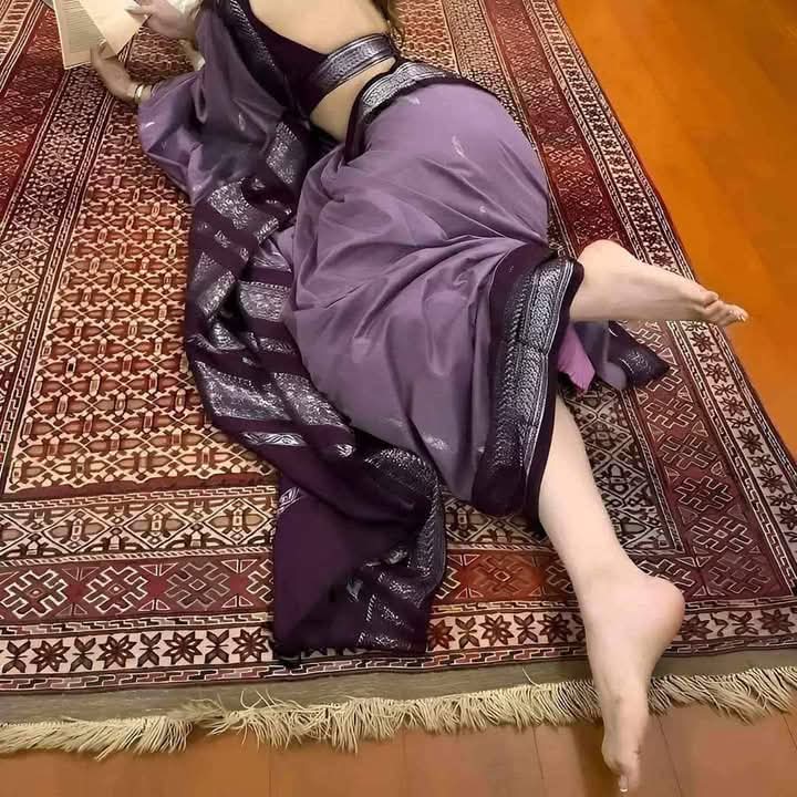 لمبا اور موٹا کیلا کھانے سے صحت بنتی ہے، جسم کو طاقت ملتی ہے اور واقعی محسوس ہوتا ہے کہ کچھ کھایا ہے، چھوٹے چھوٹے کیلے کھانے کا مزہ ہی نہیں۔ اور اگر 🍌🍌 کیلے مل جایں تو وارے نیارے ہوجاتے ہیں