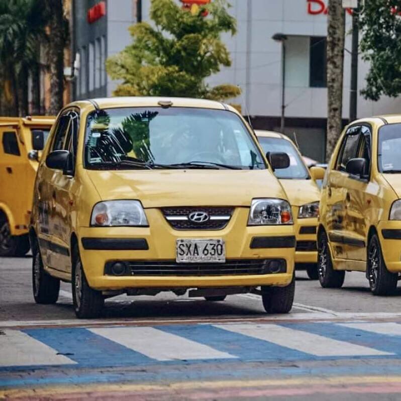 ControlConNA's tweet photo. ¡Excelente la medida de levantar pico y placa para taxis los viernes y sábado👍🏻 https://t.co/ZF1ysJtNvC