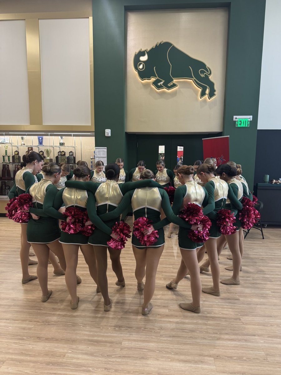 VHSGoldenGirls's tweet photo. Our Golden Girls had a fabulous time hosting the @NDAupdates Citrus Regional this past weekend right here at VHS! Thank you to all the dancers and teams that participated for their amazing performances! 💚💛 https://t.co/lfCBPbsFT3