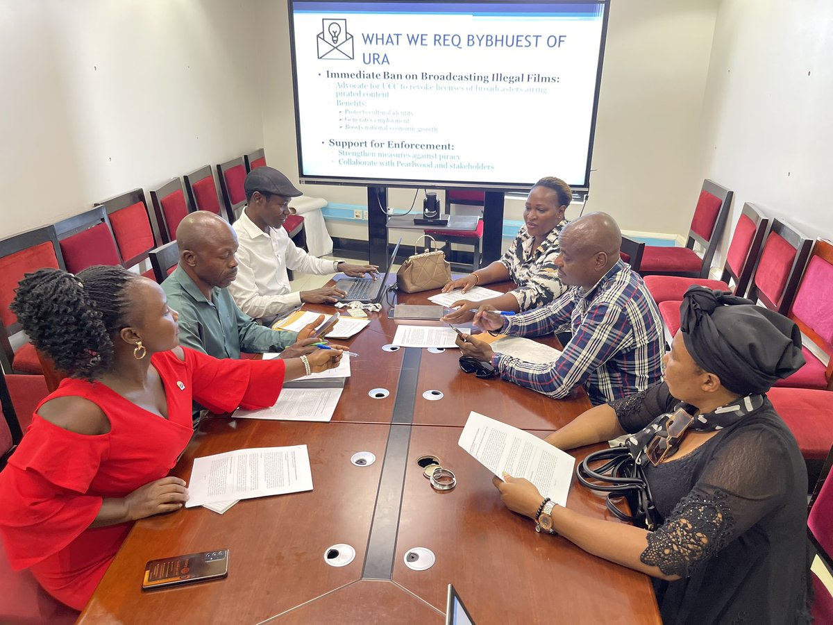 pearlwoodug's tweet photo. #UPDATE 1/2
Filmmakers under #Pearlwood & #UFMI, together with @NCFUganda, met with @URAuganda to emphasize the issue of tax leakages caused by the broadcast of illegal films.
@UCC_ED // @UCC_Official
#BoycottUFF https://t.co/jjrf3JMlwv