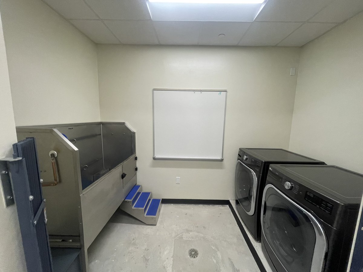 MDCPSCapital's tweet image. New veterinary lab completed with wash station and kennel, will provide students with hands-on learning opportunities in the health care and training of dogs. @HomesteadSHS will partner with @HumaneSociety to help more dogs get adopted by a loving family. 🐕‍🦺🐩❤️  #GOBprogress