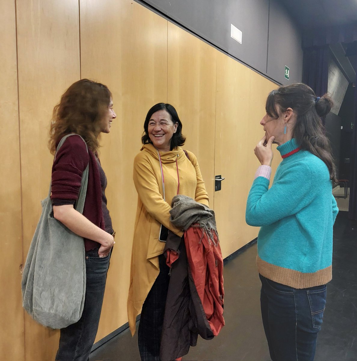 ✨ Al Sandaru hem tingut una visita molt especial: la Carme Canet, actriu i periodista cultural d'"Entre Caixes" d’iCat! 🎤 . Com a veïna del barri, ens ha emocionat saber que ja ens coneixia. Gràcies, Carme, per inspirar-nos i ser part de la nostra xarxa de cultura i comunitat!