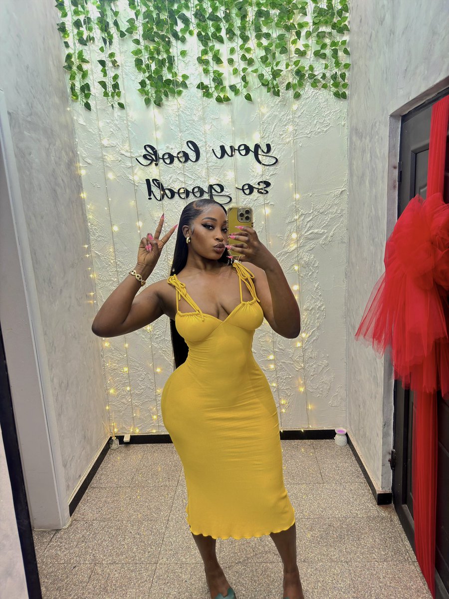 deolamusic's tweet photo. i love yellow 💛✨ https://t.co/1p7wtZjAT3