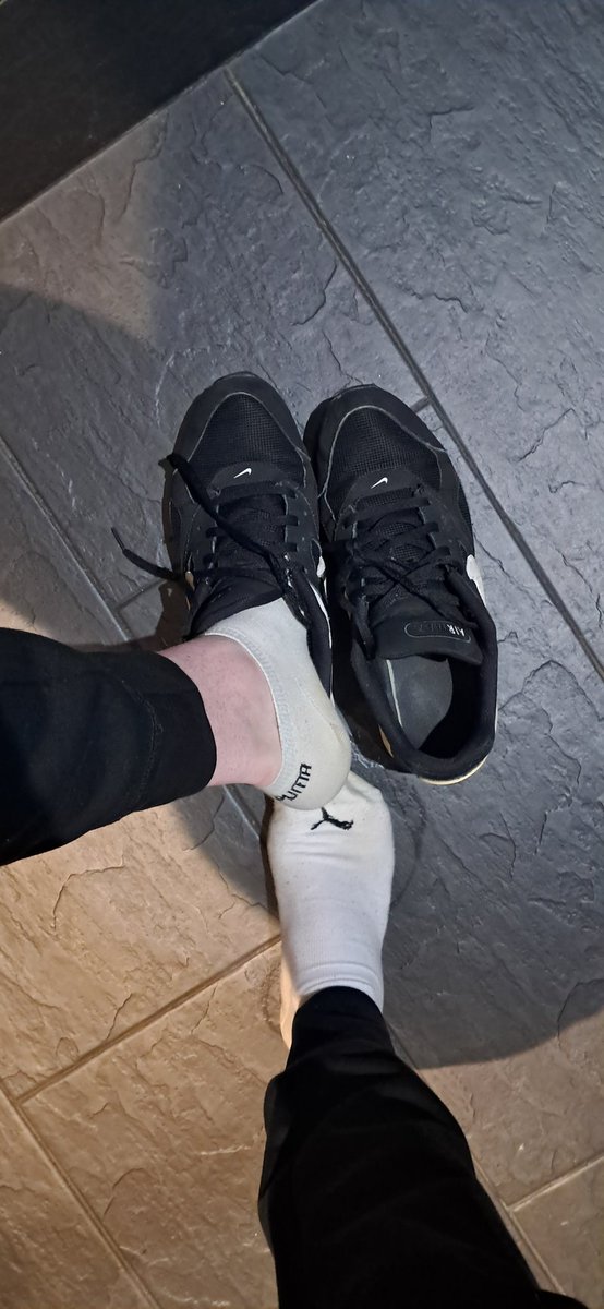 Post workout at the gym with the Nike Airmax and Puma ankle socks