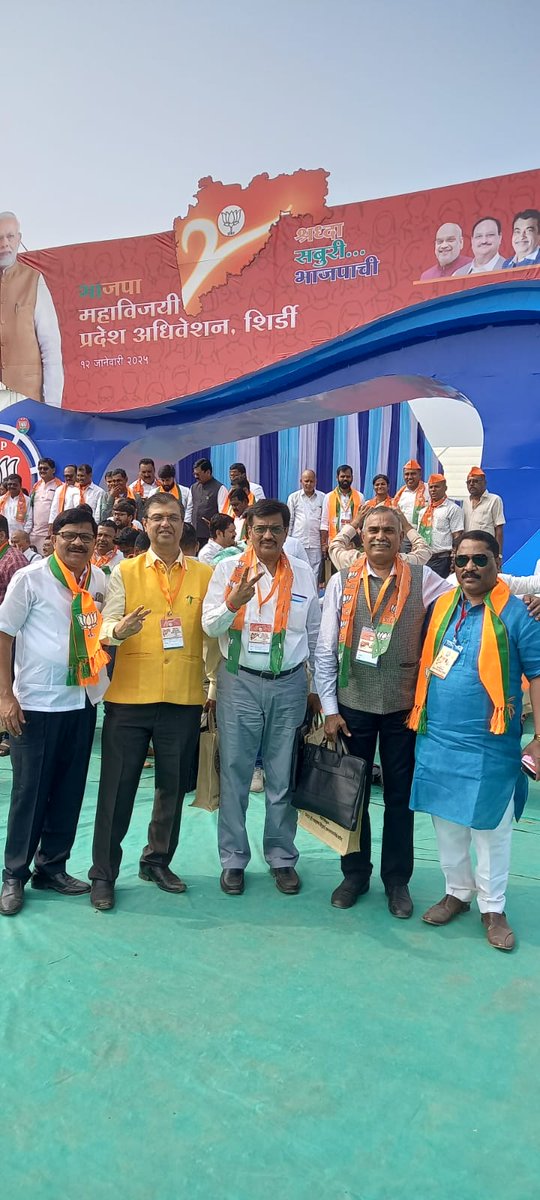 CaptSwaminathan's tweet photo. Feeling  inspired after attending the BJP Maharashtra Adhiveshan yesterday.The opportunity to learn from great leaders,like Shri @Dev_Fadnavis, and state BJP president Bawankuleji. The parties commitment to state's progress was evident.
 #BJPMaharashtra  #DevendraFadnavis https://t.co/dqFrynv8xP