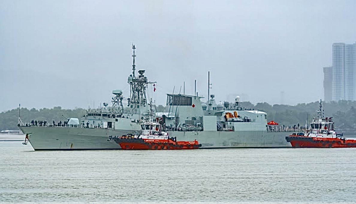WarshipCam's tweet photo. HMCS Ottawa (FFH 341) Halifax-class frigate coming into Singapore - January 13, 2025 #hmcsottawa #ffh341
SRC: INST- yplanesonly https://t.co/m2FQjHwXdo