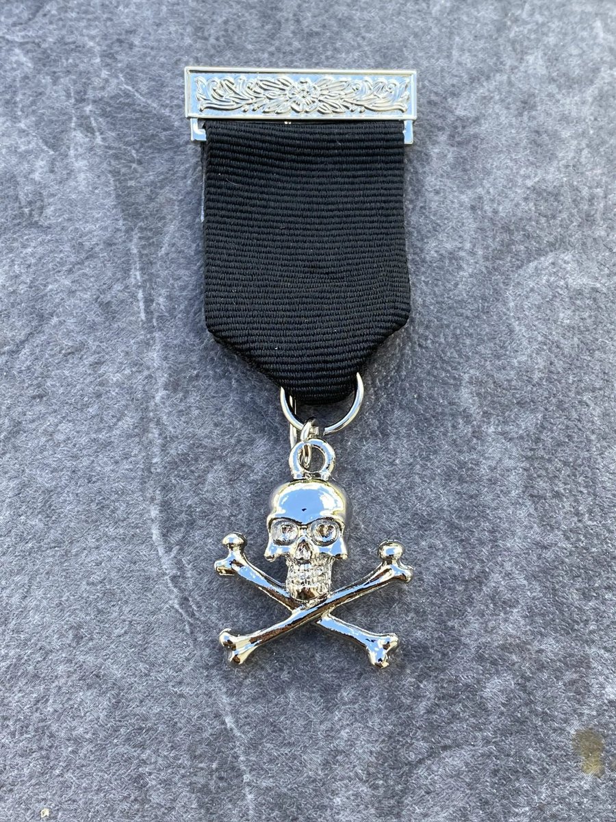 bromarktaylor's tweet photo. Companions, I may well have some exciting news to share in a few days. Fingers crossed. #osc #orderofthescarletcord #scarletcord https://t.co/72tMwDBhqW