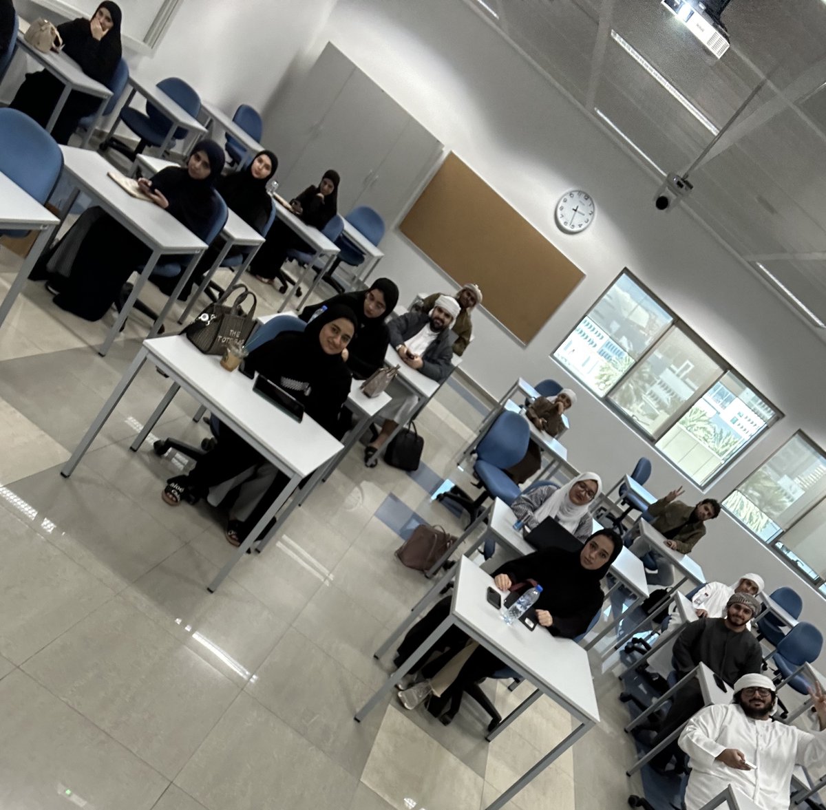 Ammar Nayfeh (@ammarnayfeh) on Twitter photo Spring Semester is underway at <a href="/KhalifaUni/">جامعة خليفة للعلوم والتكنولوجيا</a> Great to see many students enroll in Introduction to Semiconductor Devices & Electronic Circuits and Devices . Students will learn about semiconductors and the transistor (arguably the more important invention in the last 100 years). Spring Semester is underway at <a href="/KhalifaUni/">جامعة خليفة للعلوم والتكنولوجيا</a> Great to see many students enroll in Introduction to Semiconductor Devices & Electronic Circuits and Devices . Students will learn about semiconductors and the transistor (arguably the more important invention in the last 100 years).