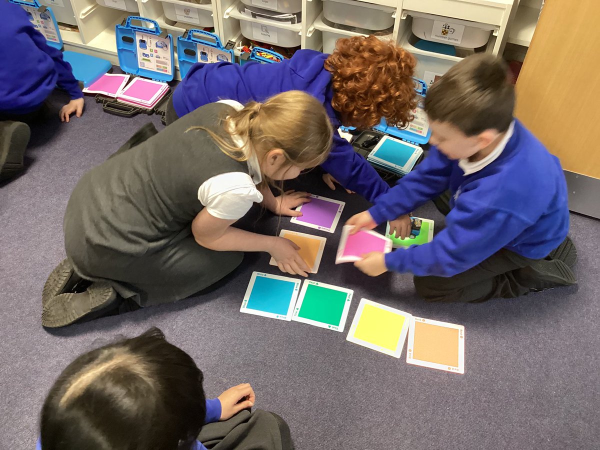 PCPPandas's tweet photo. Super team work and problem solving. #pcpcomputing @Knowsleyclcs https://t.co/YohsU9E3kH