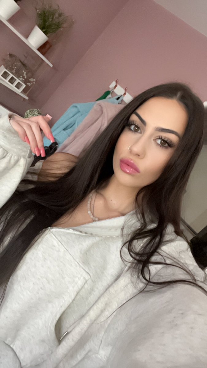 PrincessDevonx's tweet image. Just empty your wallet at my feet and beg me to ruin your life🙂‍↕️😚 
 
Warm me up piggies, this ice has me feeling frosty❄️