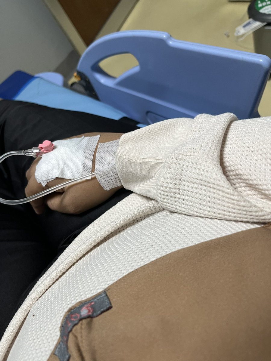 merindhany's tweet photo. Simpen disini biar keinget kalau pernah sedih sampe diinfus 🤣
Ada aja gebrakan mbakmbak 30 tahun ini. https://t.co/T6e5o7nl6V