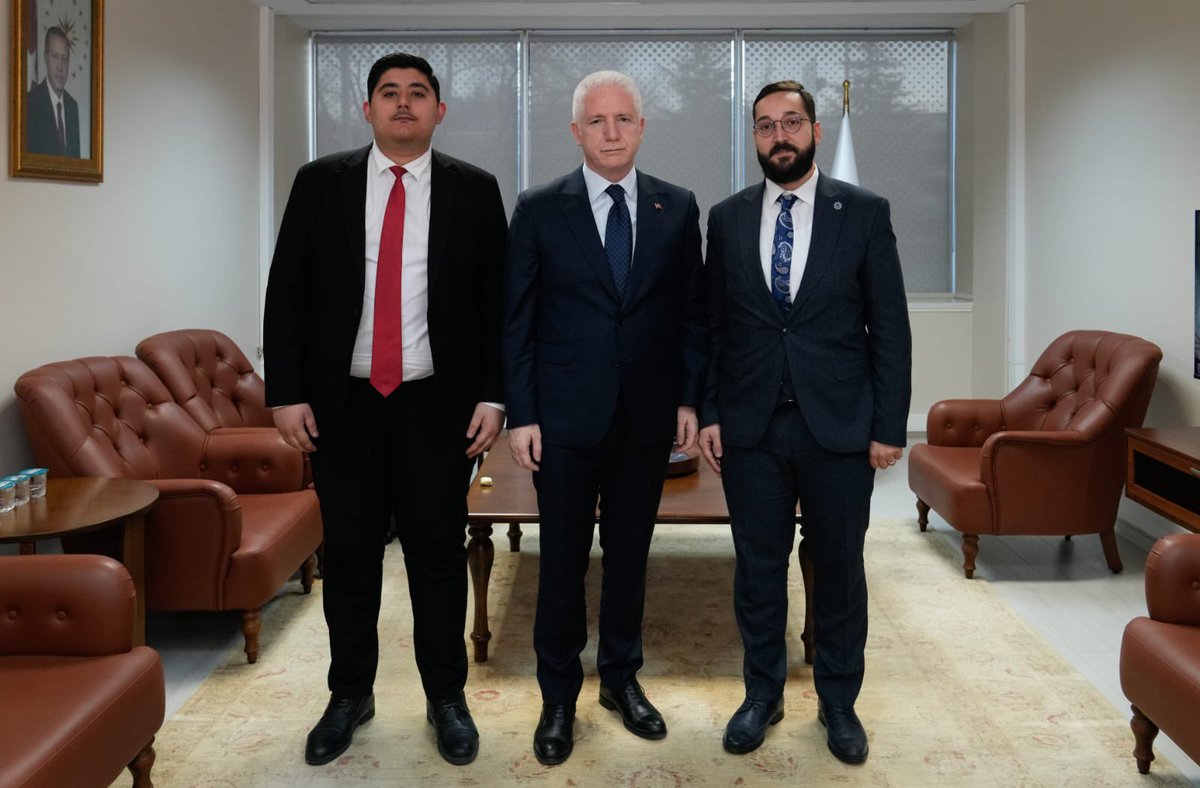 Bilgenç Dernek Başkanı Ozan Bekir Yıldız bugün İstanbul Valisi Davut Gül’ü makamında ziyaret etti

Derneğin faaliyetleri ve hedefleri üzerine verimli bir sohbet gerçekleştirilirken İstanbuldaki sosyal projeler ve geleceğe yönelik çalışmalar hakkında fikir alışverişinde bulunuldu