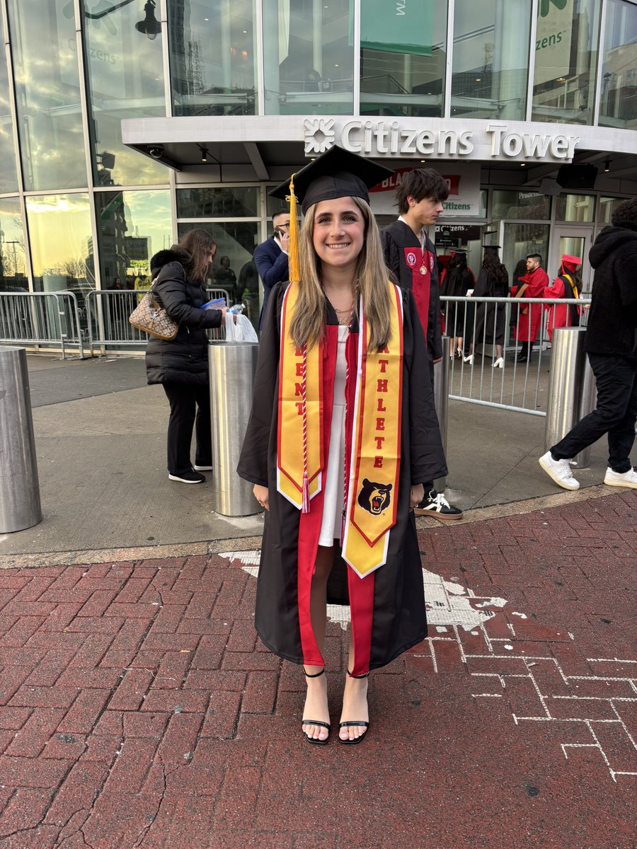 lillg23's tweet photo. Super proud of this one today 👩🏻‍🎓❤️#MontclairGrad #BloomfieldCollegeofMontclairUniversity #StudentAthlete https://t.co/j6lptlrsXc