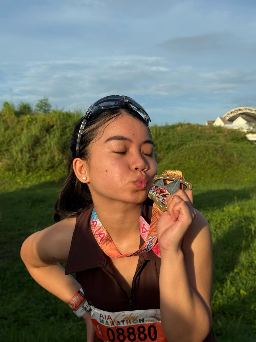 carcedojeans's tweet photo. 25KM for 2025!!!

my first Cebu Marathon exp and running event of the year, and it was an absolutely breathtaking and humbling route.
It started with fireworks and ended with a rainbow, the cclex uphell was totally worth it ✨️ https://t.co/fp8mlQV6MS