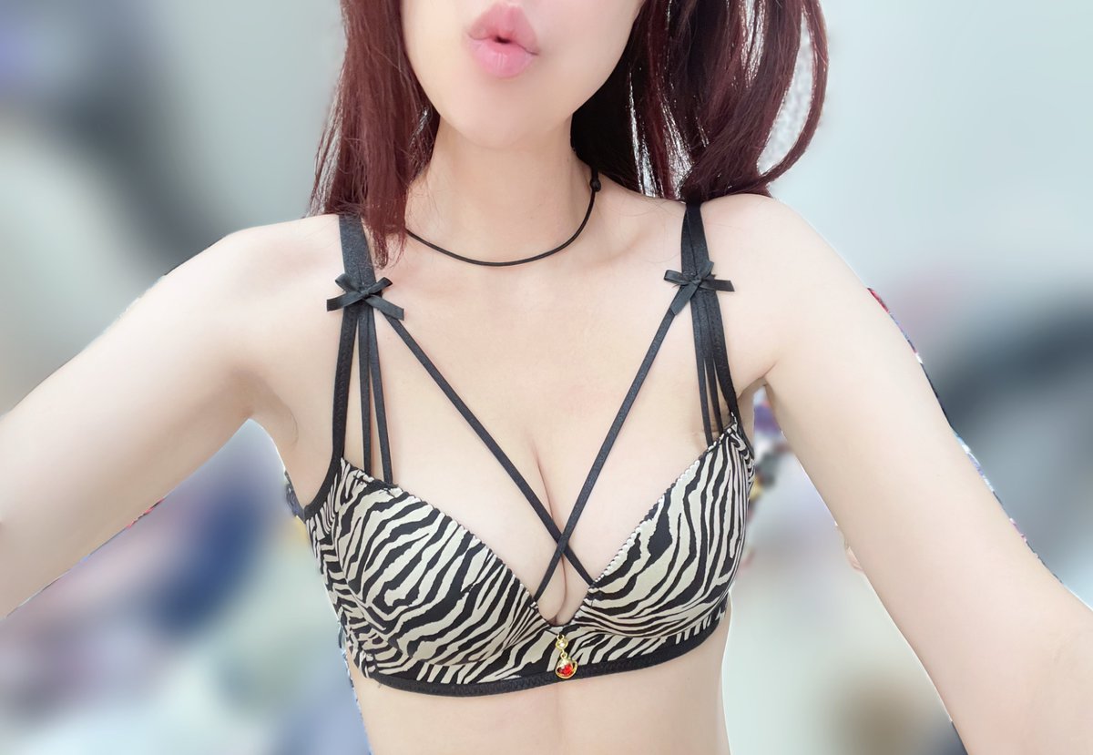 天氣那麼冷 
來吧我有熱情的吻💋
    　　､ゞヾ∧""'∧;,
　　ヾ　　  　. ̮.     彡
　 ﾐ　　   　０  ０    ミ
　~彡　　　　　　   ﾐ
　　/ｿ,,　,０; ,;;:､０ヾ` https://t.co/S4zq0sidFu