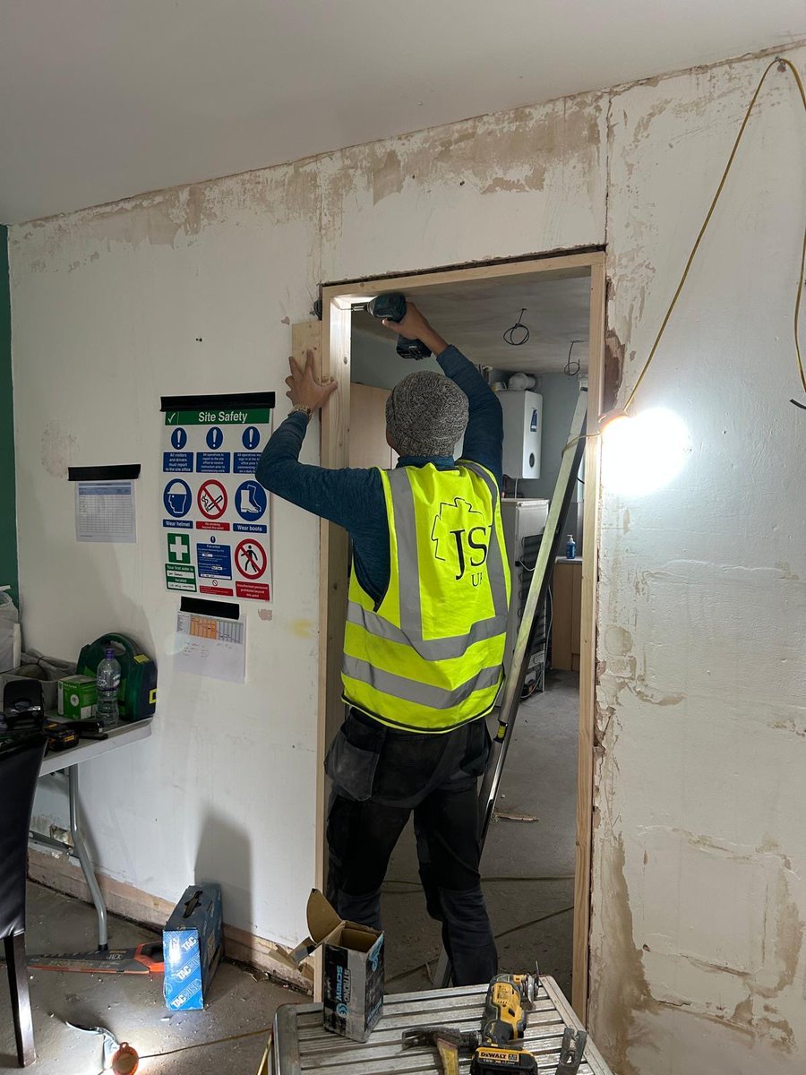 UkJsj's tweet photo. At JSJ UK, we love a challenge! 🔨✨ We recently led the refurbishment of a fire-damaged property in Chester, transforming it into a safe, modern home for future residents. Huge thanks to Graham + Sibbald for the opportunity! 🙏

Read more: https://t.co/m12lFMEC7x 🏠🔥 https://t.co/LGlbYvABIE