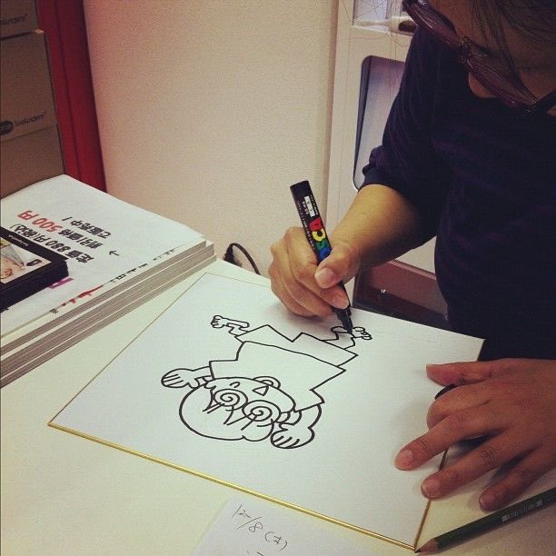 pakepuri's tweet photo. 13年前てらかわよしこ先生に書いてもらった色紙。そしてファイトアンドライフの取材漫画。。！この色紙大切にしております。
突然のご逝去の報。。謹んでご冥福をお祈りいたします。 https://t.co/ihhHxIjnVc