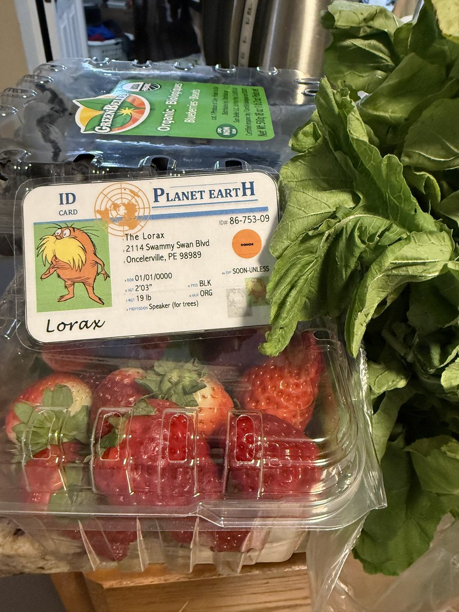SP516326apes's tweet photo. To reduce my ecological footprint, I’ve decided to go pescatarian and cut meat from my diet. Raising livestock requires large amounts of land, water, and energy. Reducing meat consumption can decrease the amount of resources used to promote sustainability. #apespop #franklinlorax https://t.co/Wim5HgkshO