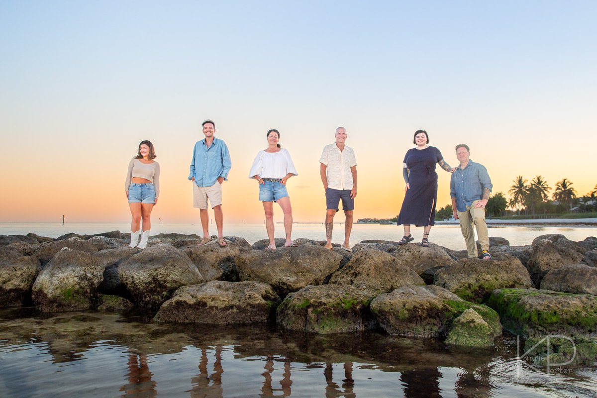 KPorterPhotog's tweet photo. When choosing a Key West photographer for your Family Portraits, consider:

1. Style that matches your aesthetic
2. Experience shooting your desired time
3. Experience w/ your group size
4. Posing/direction skills
5. Retouching skills
6. Products offered

#keywestphotographer https://t.co/BGhug199Lu