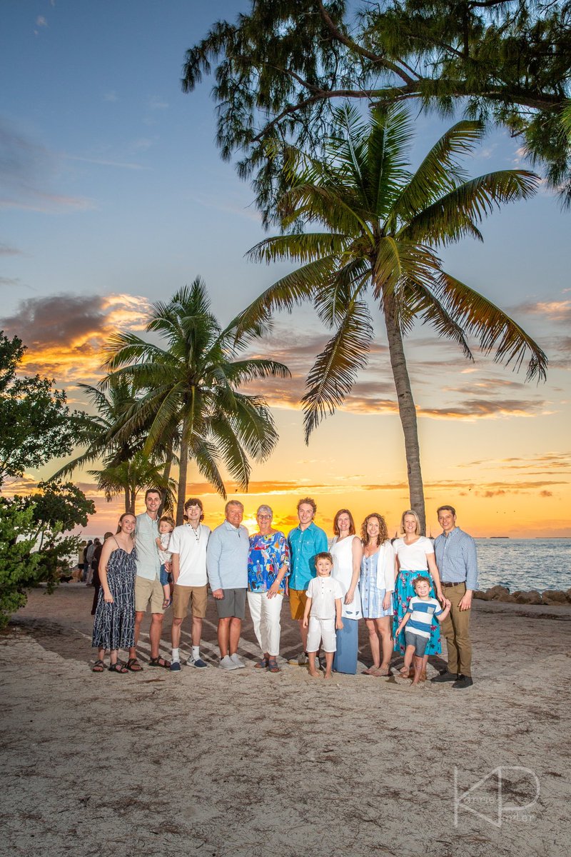 KPorterPhotog's tweet photo. When choosing a Key West photographer for your Family Portraits, consider:

1. Style that matches your aesthetic
2. Experience shooting your desired time
3. Experience w/ your group size
4. Posing/direction skills
5. Retouching skills
6. Products offered

#keywestphotographer https://t.co/BGhug199Lu