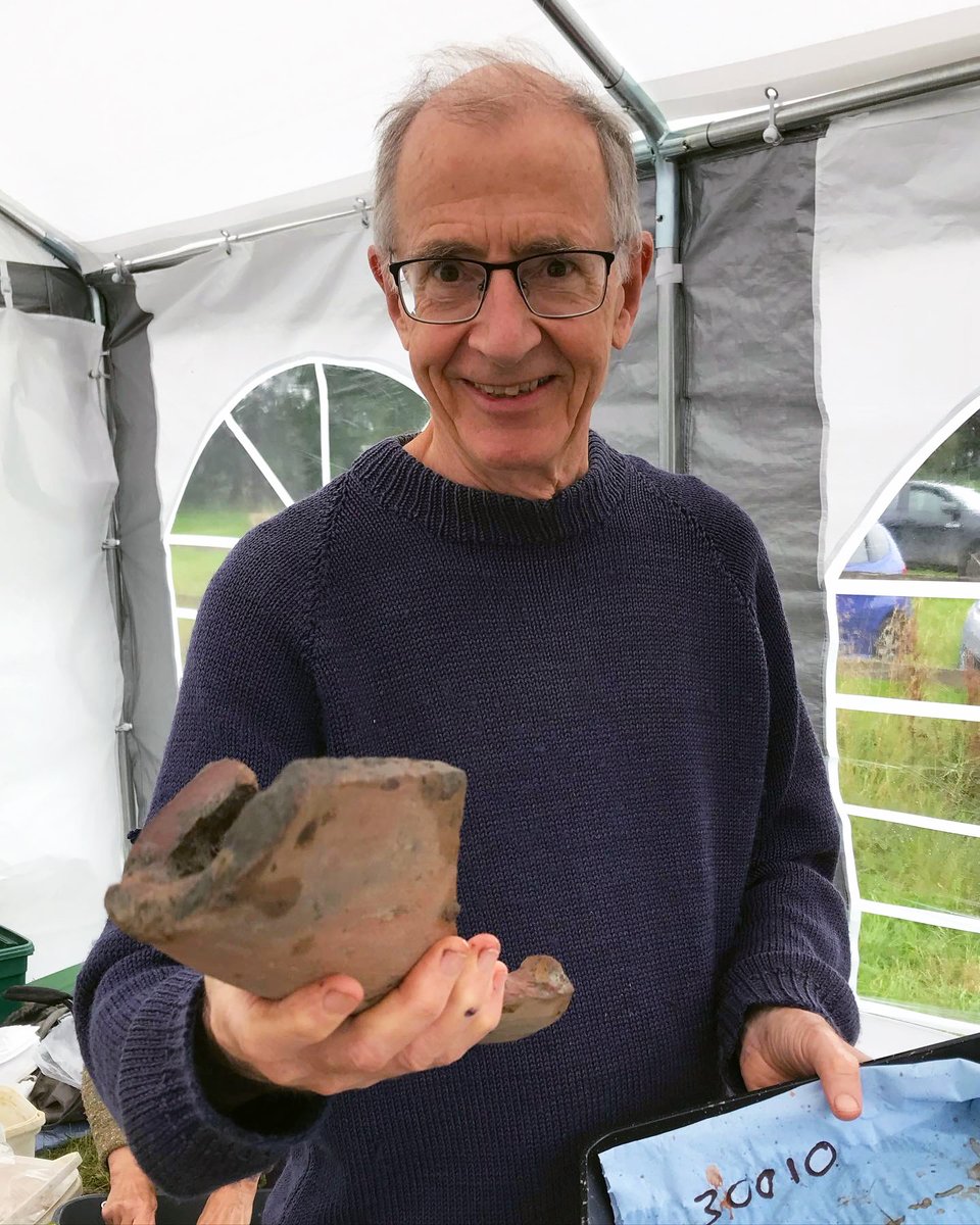 CotswoldArch's tweet image. 🧱 Alert to all #Tileophiles! 🧱

If you've been following our community excavation at Brandier Farm, you already know Peter—the Roman tile expert who can turn anyone into a tile enthusiast. Over the past three years, we’ve unearthed 9.4 tonnes of Roman tiles, and now it’s time…