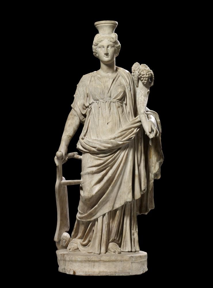 ParcoAcquedott's tweet photo. IT: 🇮🇹  Le statue di Roma Vecchia (Parco degli Acquedotti): La Dea Fortuna. Fu trovata da Hamilton, nel 1775 a cinque miglia da Porta San Giovanni di Roma sulla strada per Frascati. Possibile ritrovamento dell’opera al V Miglio della Via Latina ( Casale di Roma Vecchia) https://t.co/Nk8nXg37rd