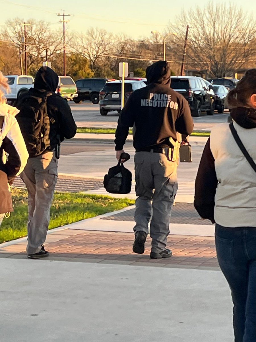 Louise Thomson tweet media