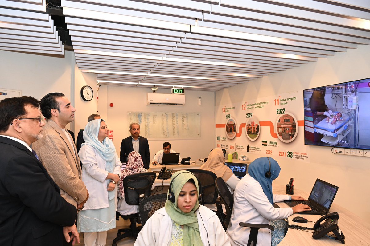 BBhuttoZardari's tweet image. My speech today at child life emergency civil hospital Karachi. Celebrating 15 years of public private partnership between Government of Sindh and the Childlife foundation. We have built 9 Emergency Centers  to international standards in every teaching hospital in Sindh. We have…