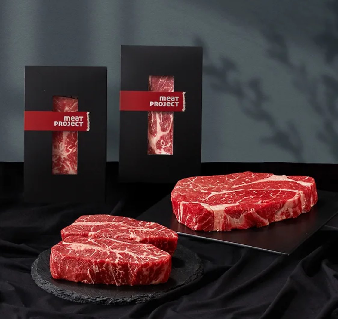 사랑하고존경하는 #최정원 배우님 수상을 축하하는 마음으로 RT이벵합니다‼️ 하데스타운의 “헤르메스” 로 수상하는 ”여우조연상” 이기에 더 의미있고 값진 것 갇♡아요 랜덤추첨 한분께 선배가 좋아하는 체리, 다른 한분께는 제가 좋아하는 스테이크 드릴게욧