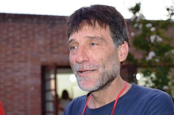 Por culpa de esta clase de curas, es que la iglesia perdió millones de fieles a lo largo de los años. Que Francisco “Paco” Olveira apoye una dictadura y desde el Vaticano nadie se haya pronunciado, me genera repugnancia. Este sorete no merece mi respeto