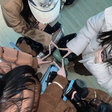 VVUP_UPDATE's tweet photo. 🤍✨

Follow @VVUP_UPDATE on X for updates about VVUP. 

Cr.Pic :  @vvup_official 
Post by : LEE🦄

#VVUP #비비업 #4life #VVUP_4LIFE_OUTNOW #VVUP_4LIFE #WELCOMEJIYOON #VVINIE #VVUPUPDATE #KIM #PAAN #SUYEON #JIYOON https://t.co/6tx0fLIEaM