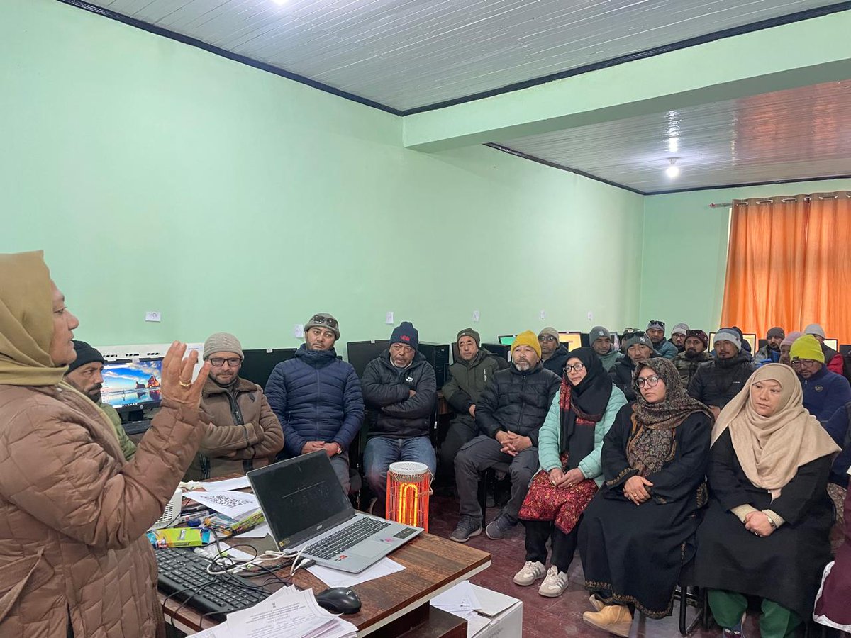 DietKargil's tweet image. Glimpses of the concluding session of 1st batch of 5 days training program & the inaugural session of the 2nd batch of #computertraining program at DIET kargil. In the 2nd batch, teachers of #Kargilzone & #Drasszone included.
@LAHDC_Kgl
@DIPR_Kargil
@dse_ladakh
@airnewskargil