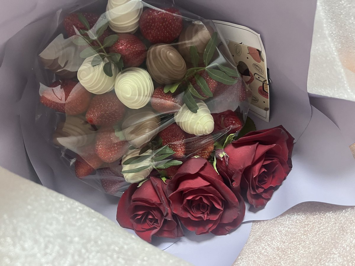 sisssterss's tweet photo. Сегодня на работе зашел один мужчина проконсультироваться, дала свои контакты, через 10 минут после того, как он ушел написали это🤨 https://t.co/TRVq6UOhJW