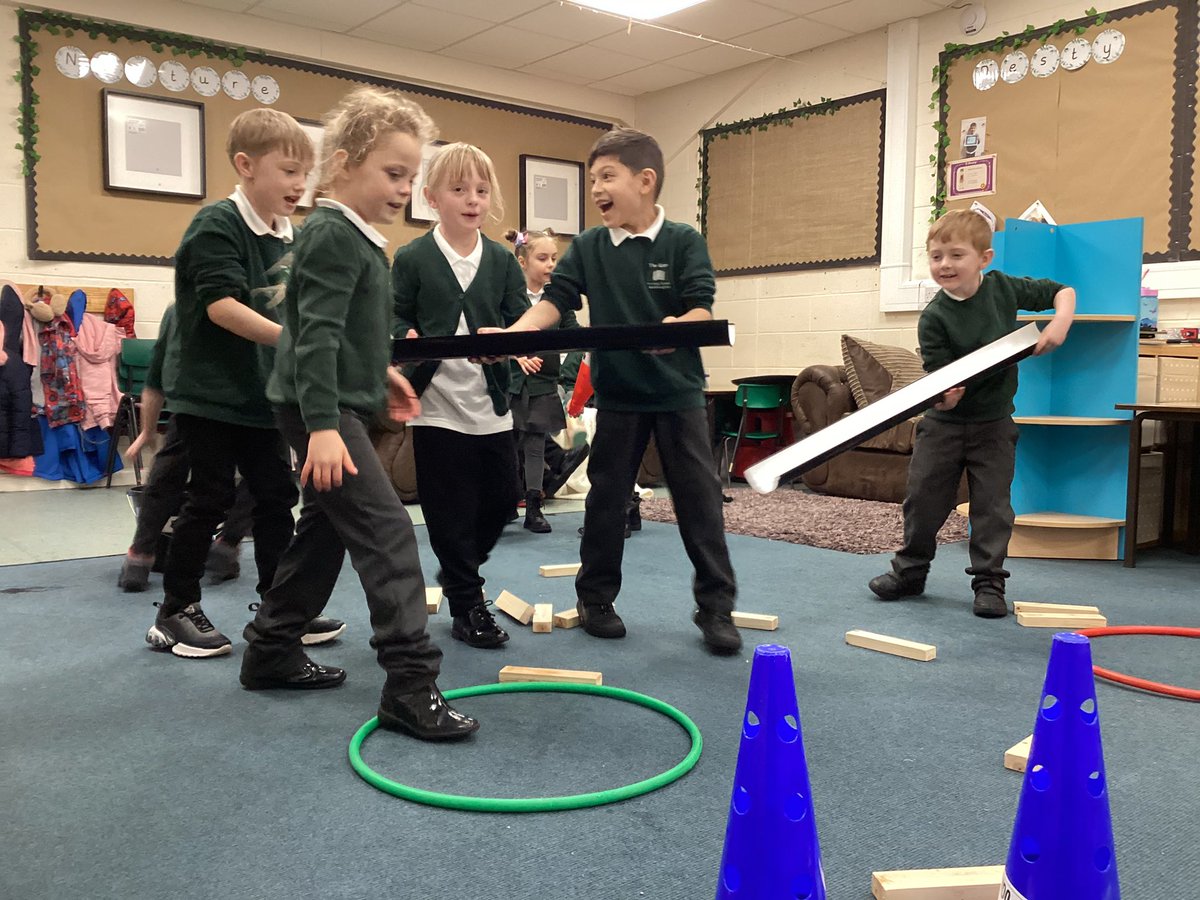 GatesWoodpecker's tweet photo. London’s burning! In our Commando Joe’s session today we have considered whether ‘Panic only makes things worse’ the children used TEAMWORK skills in order to put the fire out quickly! #commandojoes #teamworkmakesthedreamwork https://t.co/61g70jtGeM