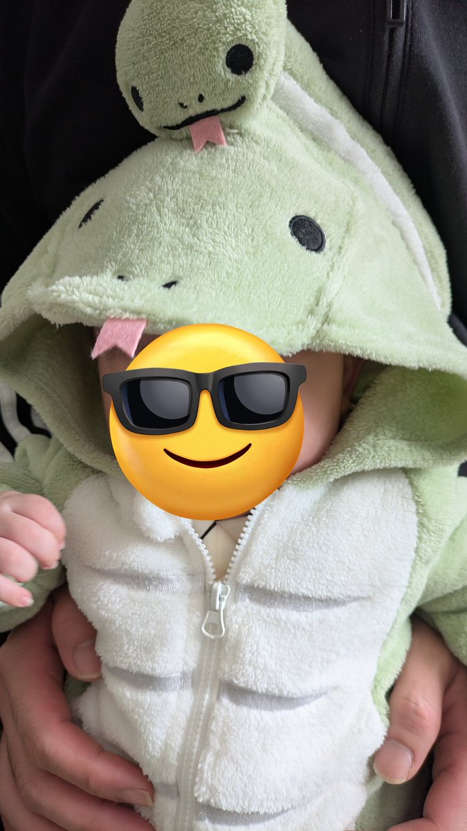 sg2525_104's tweet photo. サンタクロースになったりヘビになったり
パパママのわがままにお付き合いありがとう❤️ https://t.co/ZjBwReWot9