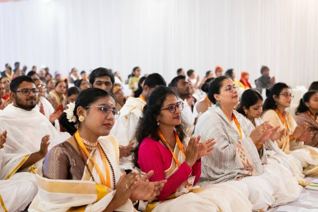 Anandmurti Gurumaa (@gurumaa) on Twitter photo рдкреНрд░рдпрд╛рдЧрд░рд╛рдЬ рдорд╣рд╛рдХреБрдВрдн рдореЗрдВ рдкрд░рдо рдкреВрдЬреНрдпрд╛ рдЖрдирдиреНрджрдореВрд░реНрддрд┐ рдЧреБрд░реБрдорд╛рдБ рджреНрд╡рд╛рд░рд╛ рдЖрджрд┐ рд╢рдВрдХрд░рд╛рдЪрд╛рд░реНрдп рд╡рд┐рд░рдЪрд┐рдд рдЕрджреНрд╡реИрдд рд╡реЗрджрд╛рдВрдд рдХреЗ рдЕрдиреБрдкрдо рдЧреНрд░рдиреНрде тАЬрджреГрдЧреН-рджреГрд╢реНрдп рд╡рд┐рд╡реЗрдХтАЭ рдкрд░ рдкреНрд░рдЬреНрдЮрд╛рдкреВрд░реНрдг рдкреНрд░рд╡рдЪрди рд╢реНрд░реГрдВрдЦрд▓рд╛ рдХрд╛ рджреВрд╕рд░рд╛ рджрд┐рдиред
#anandmurtigurumaa #gurumaa #mahakumbh2025 #kumbhmela #prayagraj рдкреНрд░рдпрд╛рдЧрд░рд╛рдЬ рдорд╣рд╛рдХреБрдВрдн рдореЗрдВ рдкрд░рдо рдкреВрдЬреНрдпрд╛ рдЖрдирдиреНрджрдореВрд░реНрддрд┐ рдЧреБрд░реБрдорд╛рдБ рджреНрд╡рд╛рд░рд╛ рдЖрджрд┐ рд╢рдВрдХрд░рд╛рдЪрд╛рд░реНрдп рд╡рд┐рд░рдЪрд┐рдд рдЕрджреНрд╡реИрдд рд╡реЗрджрд╛рдВрдд рдХреЗ рдЕрдиреБрдкрдо рдЧреНрд░рдиреНрде тАЬрджреГрдЧреН-рджреГрд╢реНрдп рд╡рд┐рд╡реЗрдХтАЭ рдкрд░ рдкреНрд░рдЬреНрдЮрд╛рдкреВрд░реНрдг рдкреНрд░рд╡рдЪрди рд╢реНрд░реГрдВрдЦрд▓рд╛ рдХрд╛ рджреВрд╕рд░рд╛ рджрд┐рдиред
#anandmurtigurumaa #gurumaa #mahakumbh2025 #kumbhmela #prayagraj