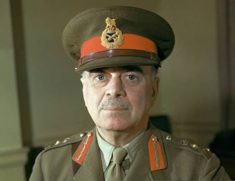 "La misión de la OTAN es mantener a los rusos fuera, a los americanos dentro y a los alemanes debajo", lord Hastings Ismay, primer secretario general de la OTAN.