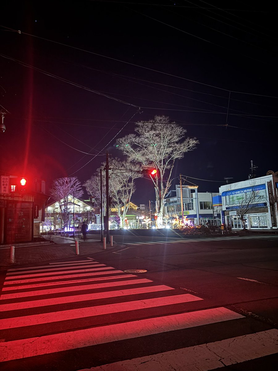 中学のスキー教室に行ってた長男が発熱したので迎えに来てくださいとのこと。さっきまで神田にいたのに軽井沢なう。いつもは迎えに来てくださいって言う側だったのが、言われる側を初体験。外気温は−８℃さっきまで−９℃だった。冷凍庫より寒いってことです。とりま、ブルフロ決勝進出おめでとう笑
