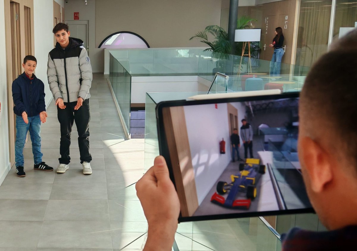 IEDMangrane's tweet photo. 🎙️ L’alumnat de 3r d’ESO ha visitat Reus en el marc del programa RCS, gravant "L’ofici d’educar" de @CatalunyaRadio i descobrint el Gaudí Centre i l’Espai Boule @ReusPromocio 
🔍 Reptes reals, aprenentatge competencial i cultura en acció! 🌟 https://t.co/mRUawnKAZq