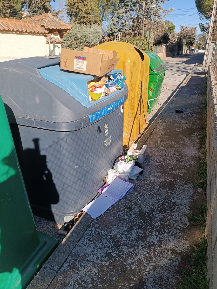 <a href="/AytoGalapagar/">Ayuntamiento de Galapagar</a> <a href="/Palomurillo/">Paloma Lorenzo</a> una concejala totalmente inepta,  más interesada en salir en vídeos q en trabajar. Llamadas al Ayto, avisos en RRSS, en línea verde.. pero más de un mes sin recoger el cartón. Es una auténtica vergüenza. Ayuda <a href="/PSOE_Galapagar/">PSOE Galapagar</a> <a href="/Mas_Galapagar/">Más Madrid Galapagar</a> <a href="/PorGalapa/">Por Galapagar</a>