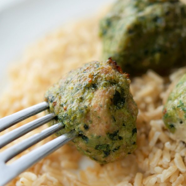 CarriesExpKtchn's tweet photo. Baked Spinach Turkey Meatballs made with extra lean ground turkey and fresh spinach.

RECIPE--> https://t.co/n4Pfvtl6bP
#meatballs #groundturkey https://t.co/Frilajh5aj