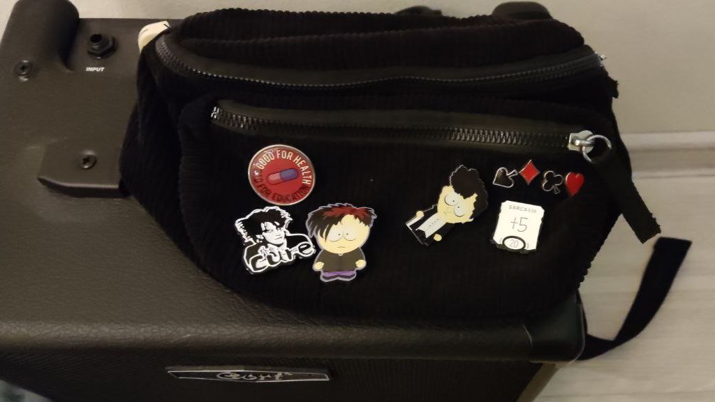garunifART's tweet photo. Two new badges! With Pete and Michael :3 https://t.co/ia7KqVxEbV