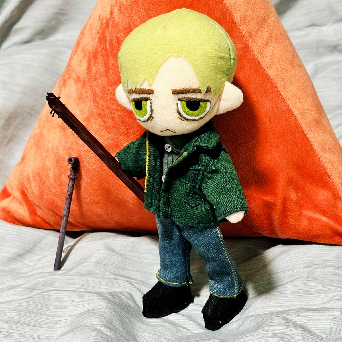 「ジェイムスのぬいを作りました お気に入りの武器とライトも一緒に作成。 ちょっとず」|￥次郎のイラスト