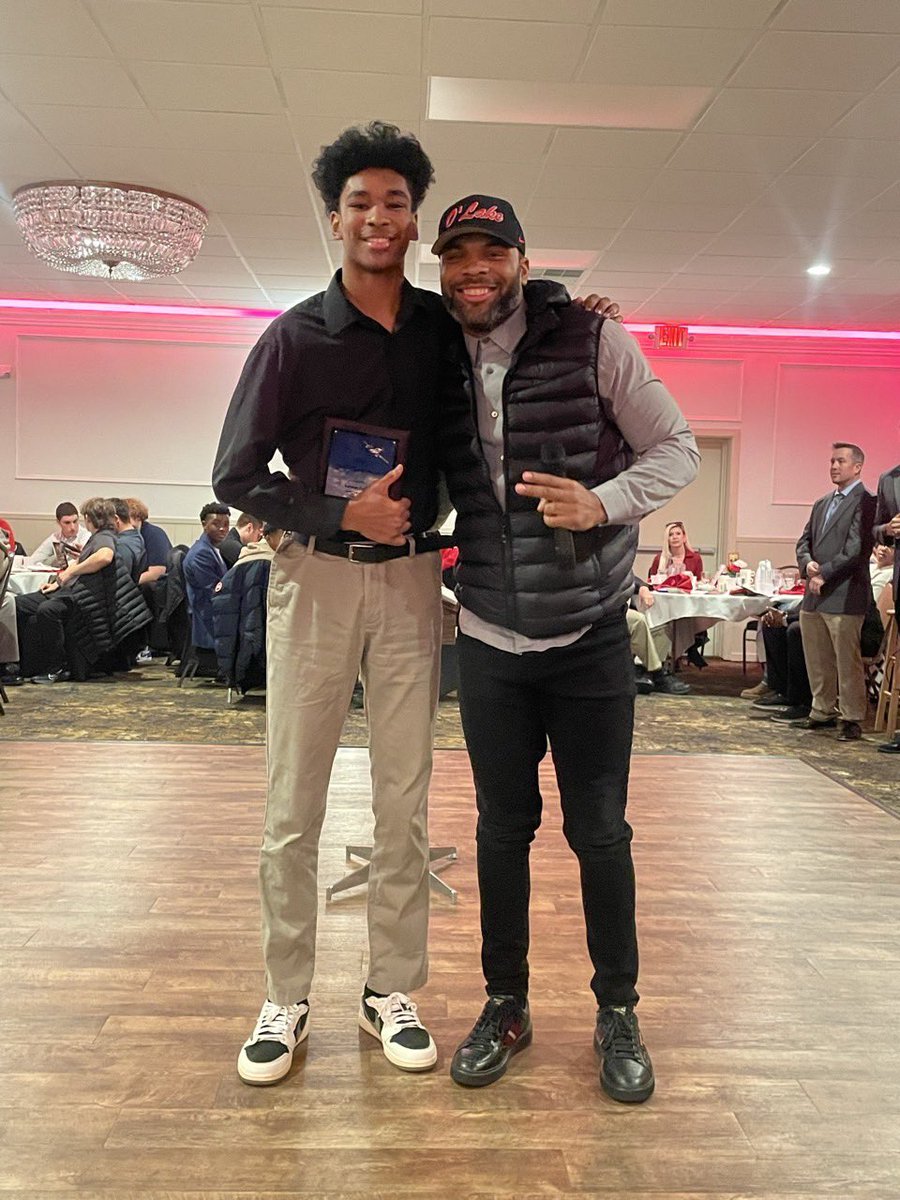 kareempruittt's tweet photo. Thank you @OLSMFootball for a great season! Excited for Team 90 upcoming season #FirstTeamAllState #NoFlyZone award https://t.co/g7ReYNrzHW