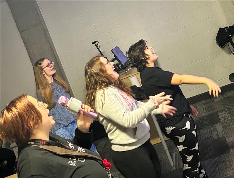 It was Karaoke Night in Social Society last week - looks like everyone had a blast!  Social Society is an optional drop-in event, lead by CICE students and for CICE students, where they get together and pick fun activities on campus.  A great way to make friends and have fun! 🥳
